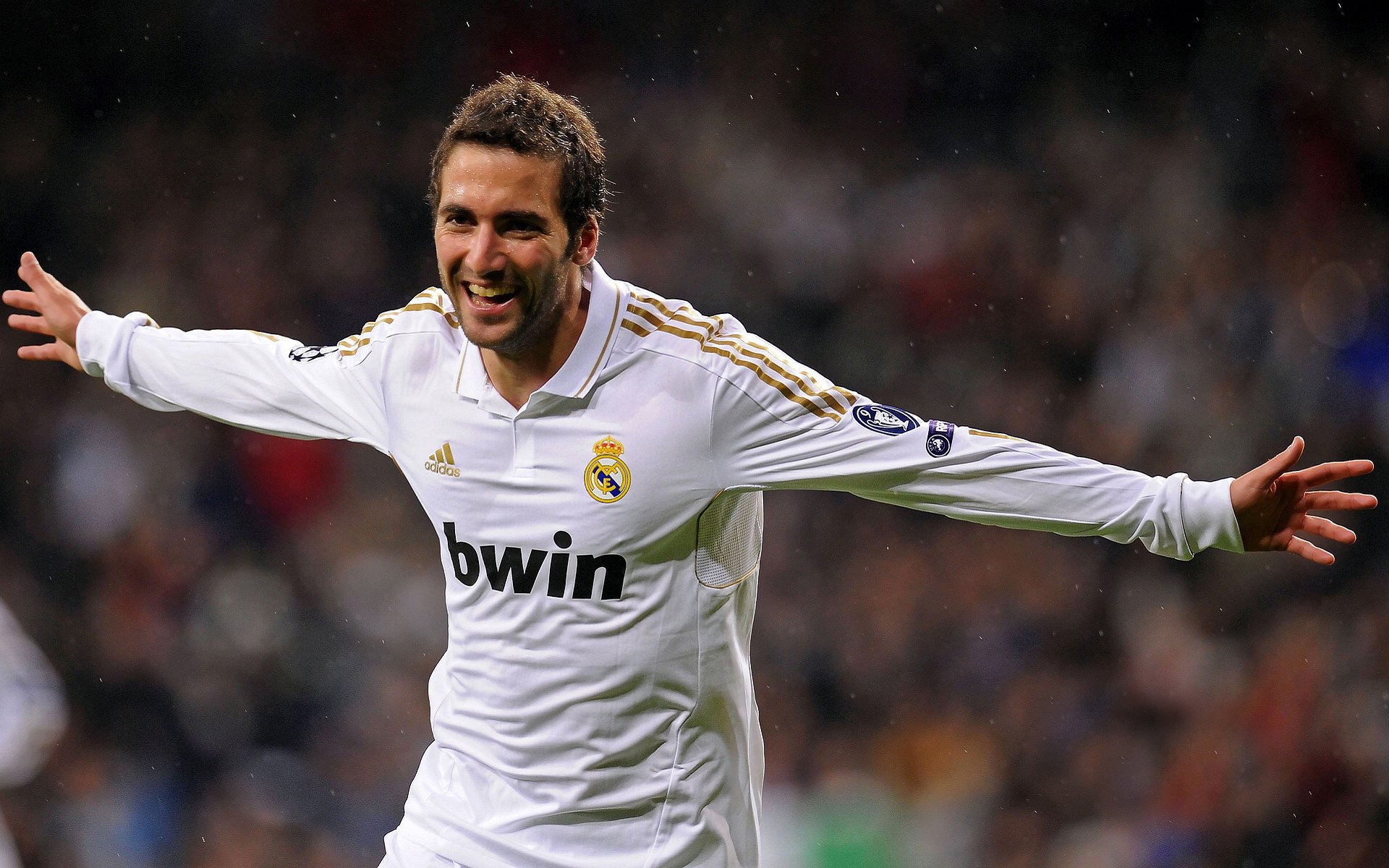 爱游戏登录-欧冠“寒冬”之战:天气对比赛的影响,欧冠 冬令时